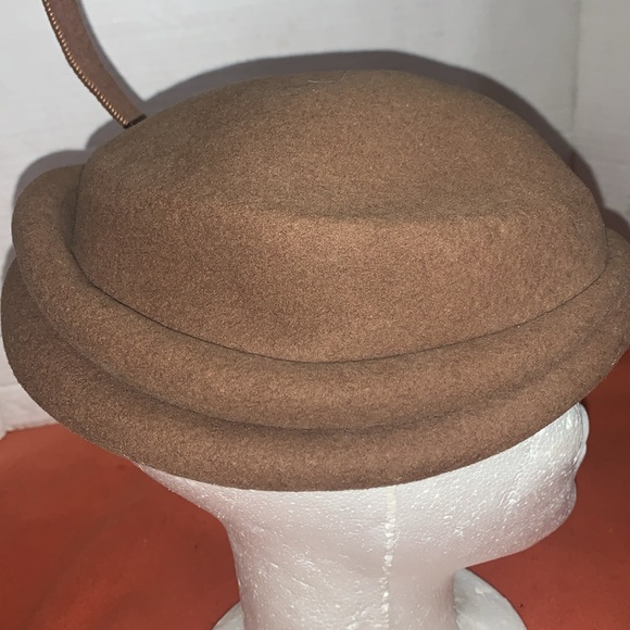 Vintage Brown wool w/ wire feather Merrimac hat Excellent condition!!! - Picture 7 of 10